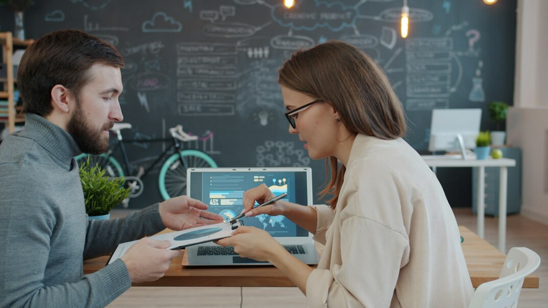 insurance expert discussing digital tools